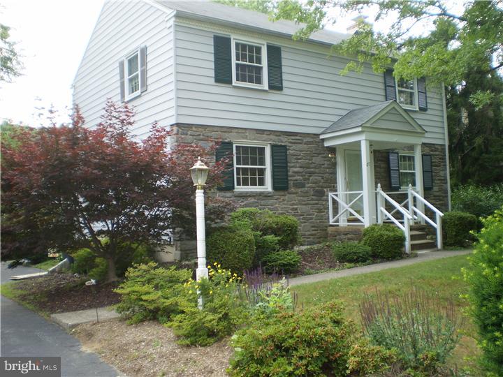 27 Oakford Road Wayne, PA 19087 - Photo 2 of 17
