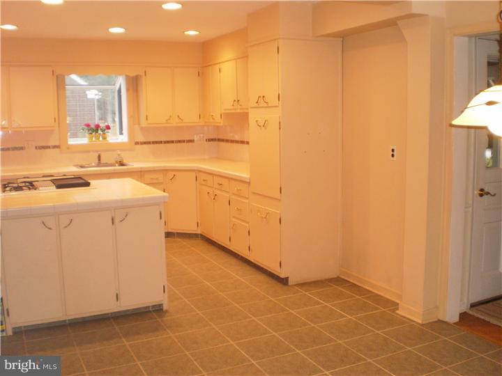 27 Oakford Road Wayne, PA 19087 - Photo 11 of 17