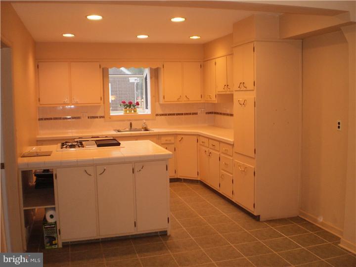 27 Oakford Road Wayne, PA 19087 - Photo 10 of 17