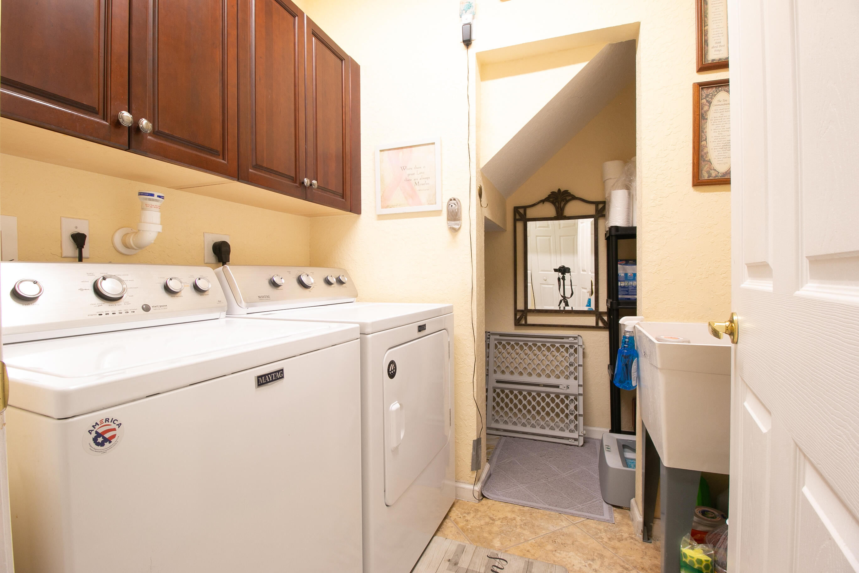 2080 Reston Circle Royal Palm Beach, FL 33411 - Photo 14 of 31 Laundry Room