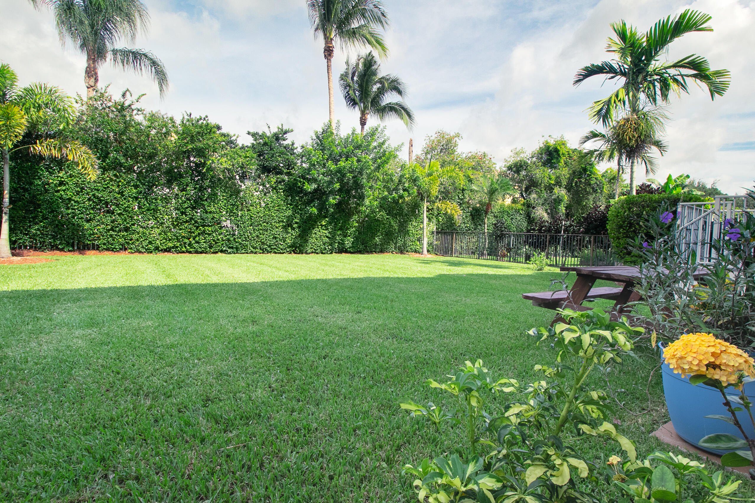 2080 Reston Circle Royal Palm Beach, FL 33411 - Photo 2 of 31 Large backyard