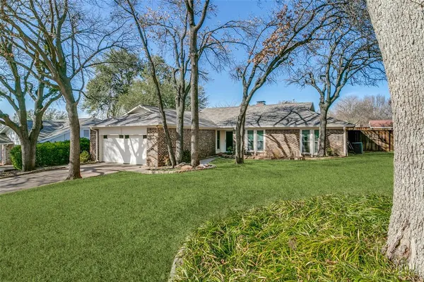 a view of a yard with a house in the background