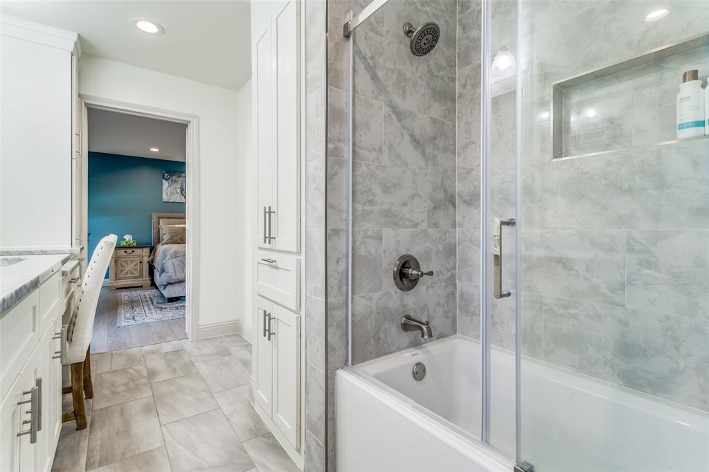 2922 Ridgewood Drive Grapevine, TX 76051 - Photo 18 of 25 a bathroom with a bathtub and a shower