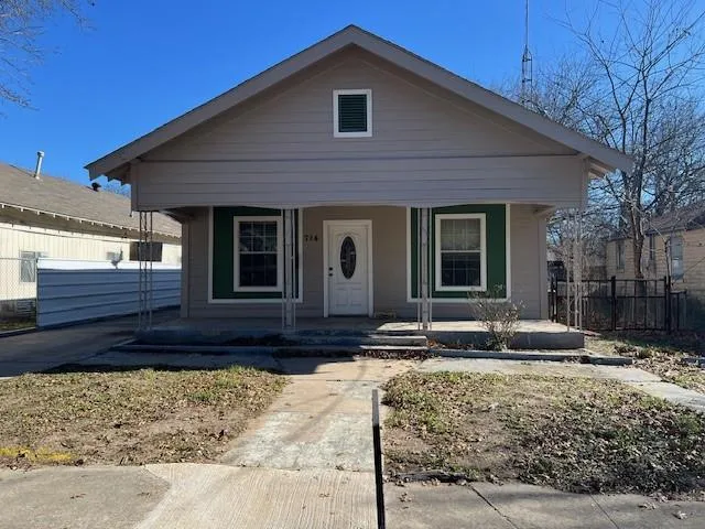 $1,500 | 714 North Commerce Street, Gainesville, TX 76240