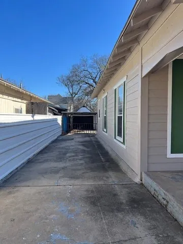 $1,500 | 714 North Commerce Street, Gainesville, TX 76240
