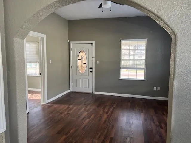 $1,500 | 714 North Commerce Street, Gainesville, TX 76240