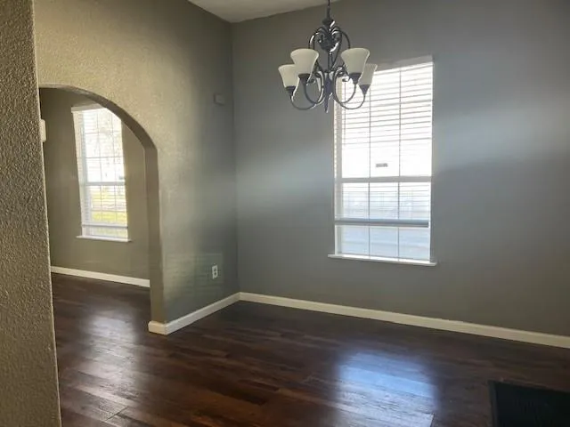 $1,500 | 714 North Commerce Street, Gainesville, TX 76240