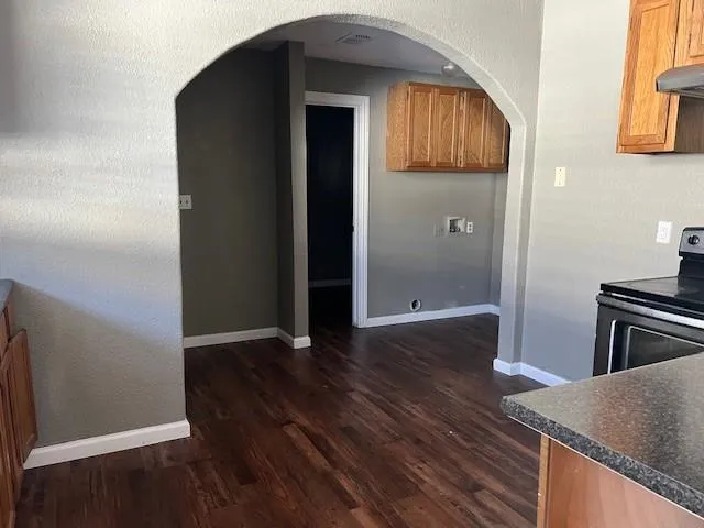 $1,500 | 714 North Commerce Street, Gainesville, TX 76240