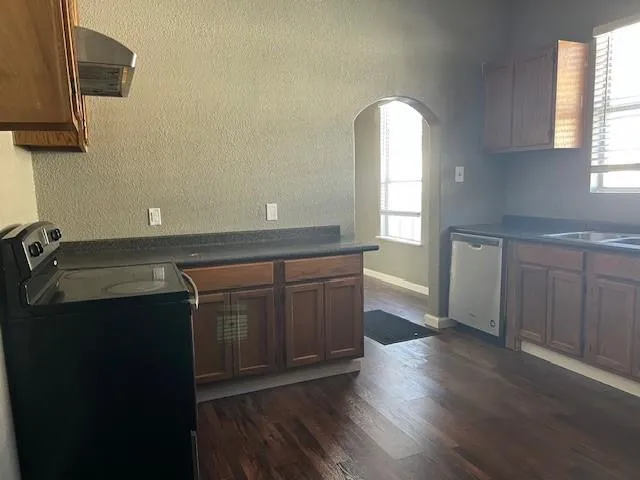 $1,500 | 714 North Commerce Street, Gainesville, TX 76240