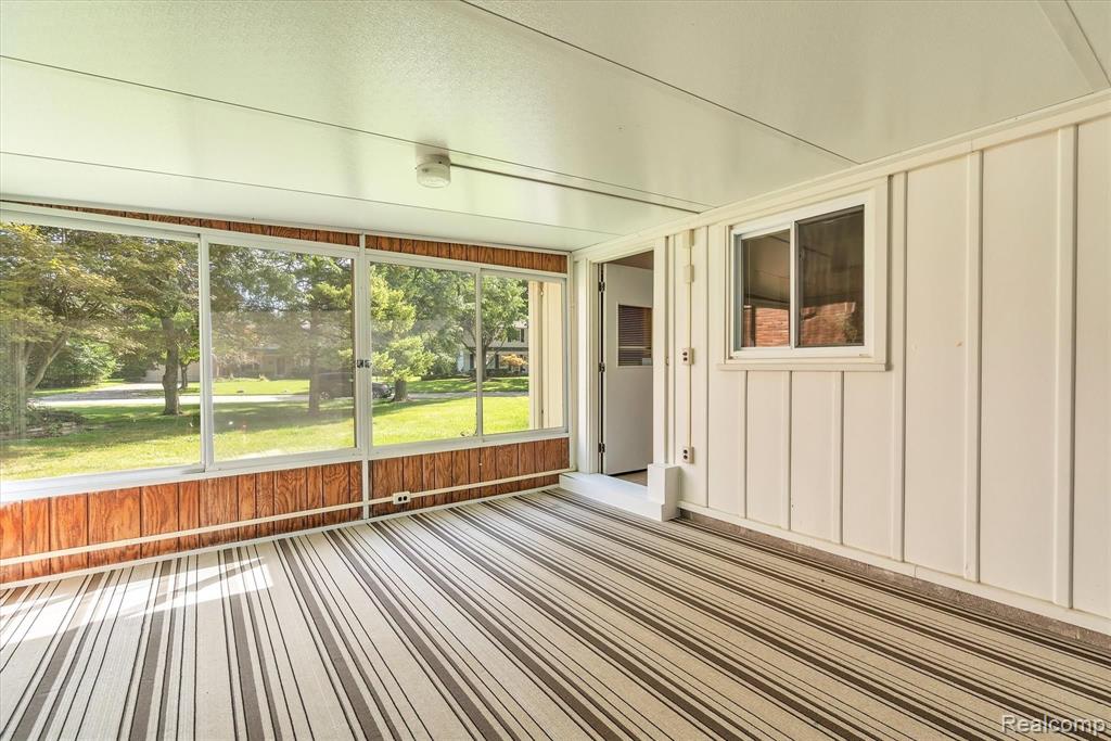 29537 Fox Grove Road Farmington Hills, MI 48334 - Photo 28 of 37