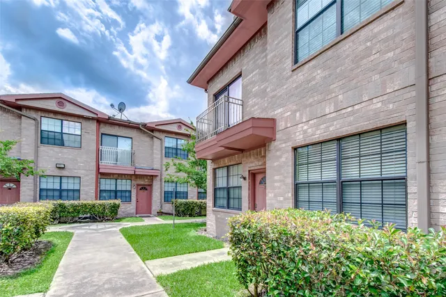 $1,600 | 9400 Bellaire Boulevard, Unit 202, Houston, TX 77036