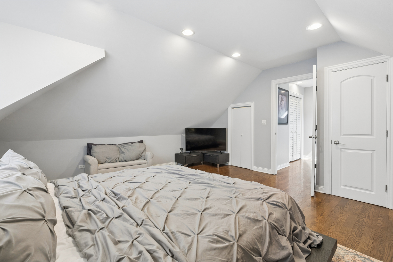 5305 West Addison Street Chicago, IL 60641 - Photo 15 of 41