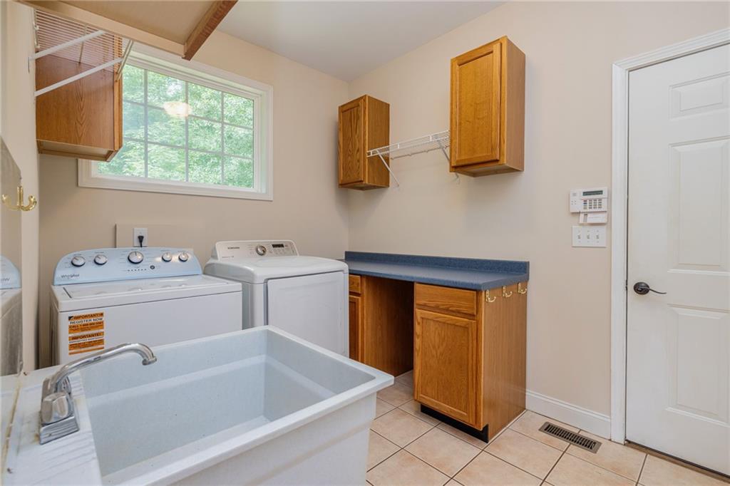 394 South Alexander Creek Road Newnan, GA 30263 - Photo 26 of 76 a bathroom with a sink and a bathtub