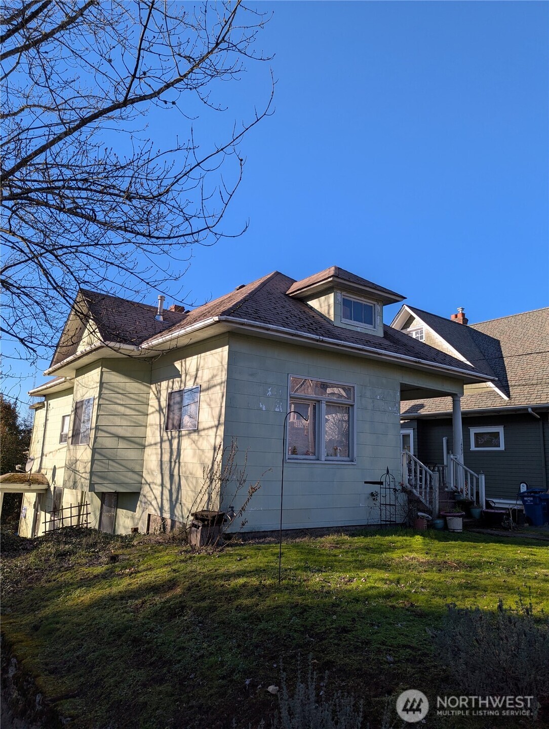 1403 31st Avenue Seattle, WA 98122 - Photo 2 of 3