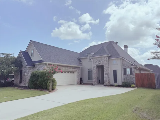$419,900 | 504 Linden Circle, Benton, LA 71006