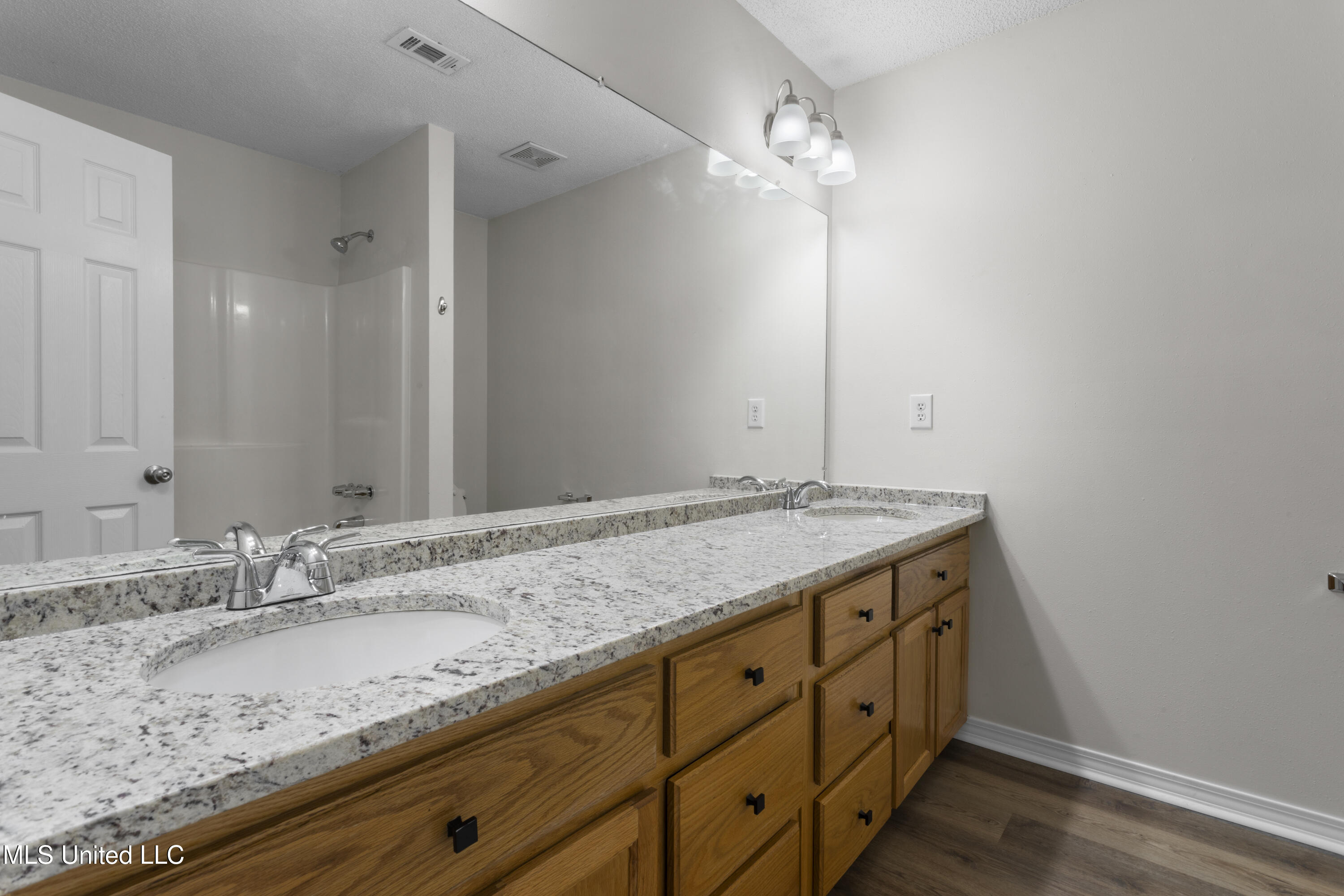 8909 Mermaid Avenue Ocean Springs, MS 39564 - Photo 18 of 24 018