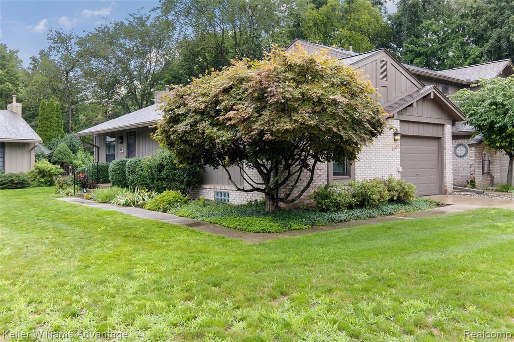 1838 Streamedge Court Rochester Hills, MI 48309 - Photo 2 of 18