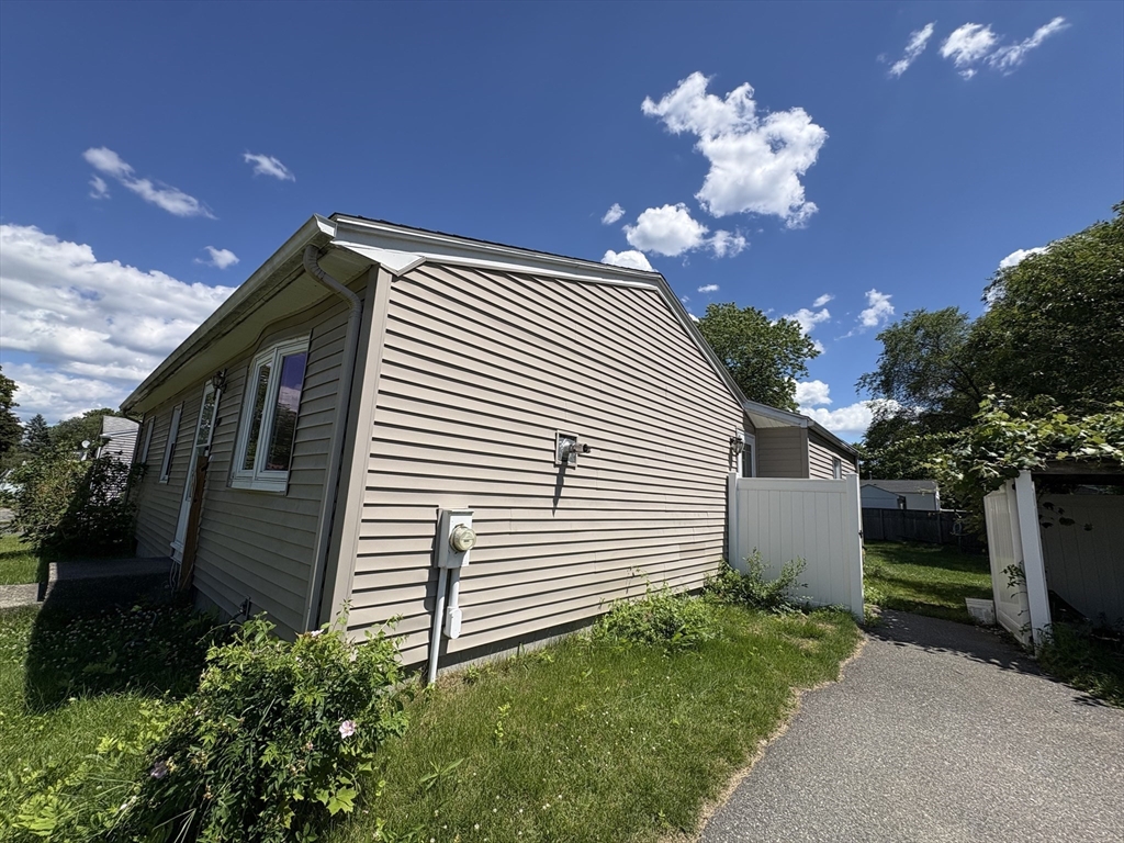 40 Partridge Drive Springfield, MA 01119 - Photo 3 of 22