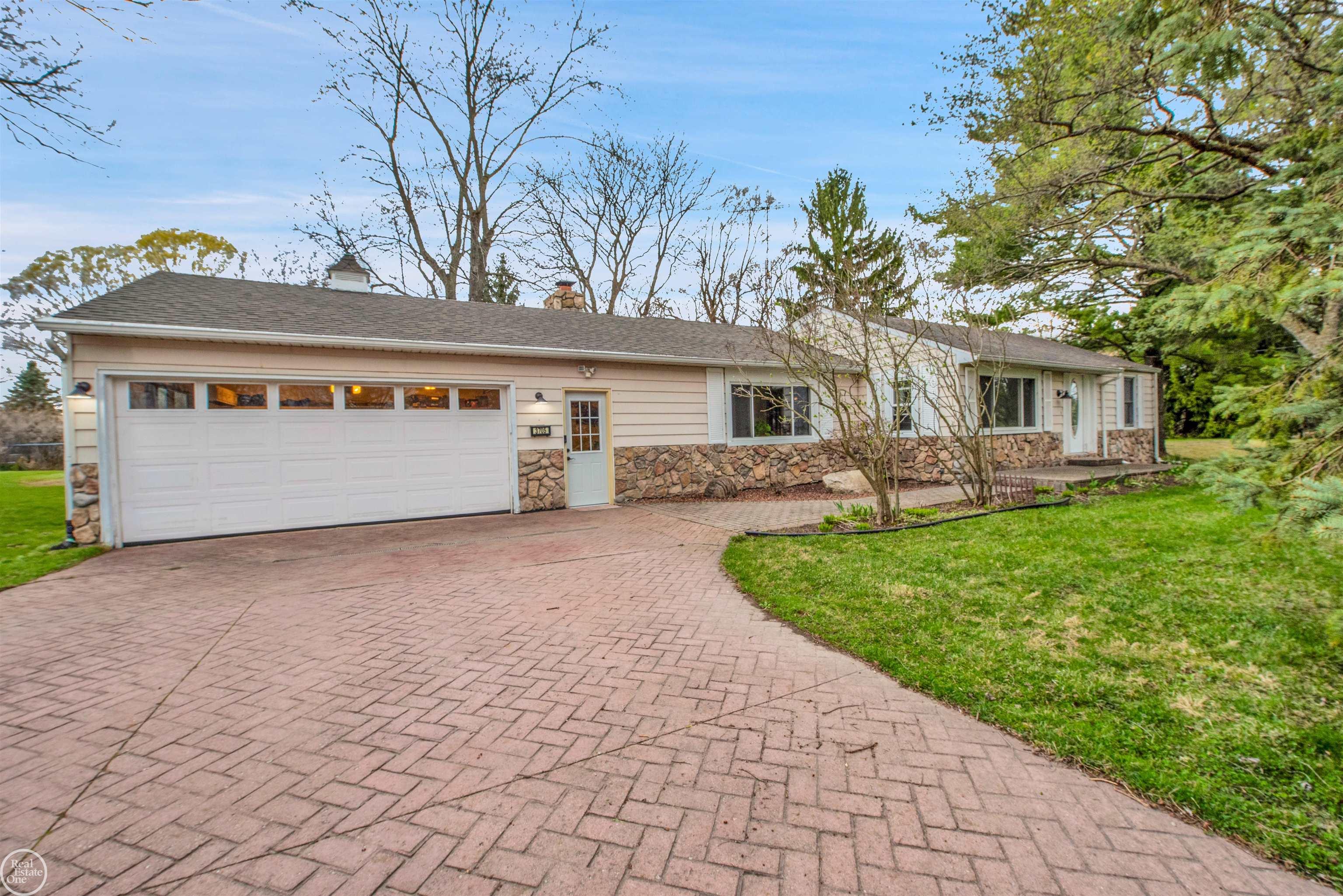 3705 North Road North Street, MI 48049 - Photo 3 of 34 50172525-38b0e7a4-0f1f-4801-b57f-cc8cd7c6f0ec.JPG