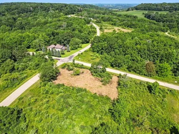 $800,000 | 308 Cross Trails Drive, La Valle, WI 53941