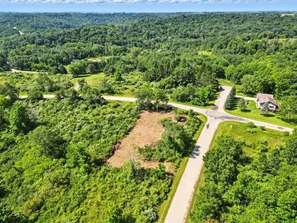 $800,000 | 308 Cross Trails Drive, La Valle, WI 53941