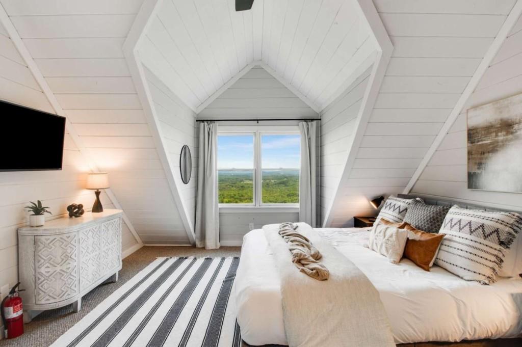 231 Sunrock Mountain Trail Blue Ridge, GA 30513 - Photo 42 of 61 a bedroom with a bed and flat screen tv