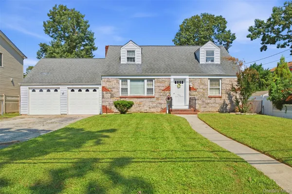 $629,000 | 573 Grove Place, Oceanside, NY 11572
