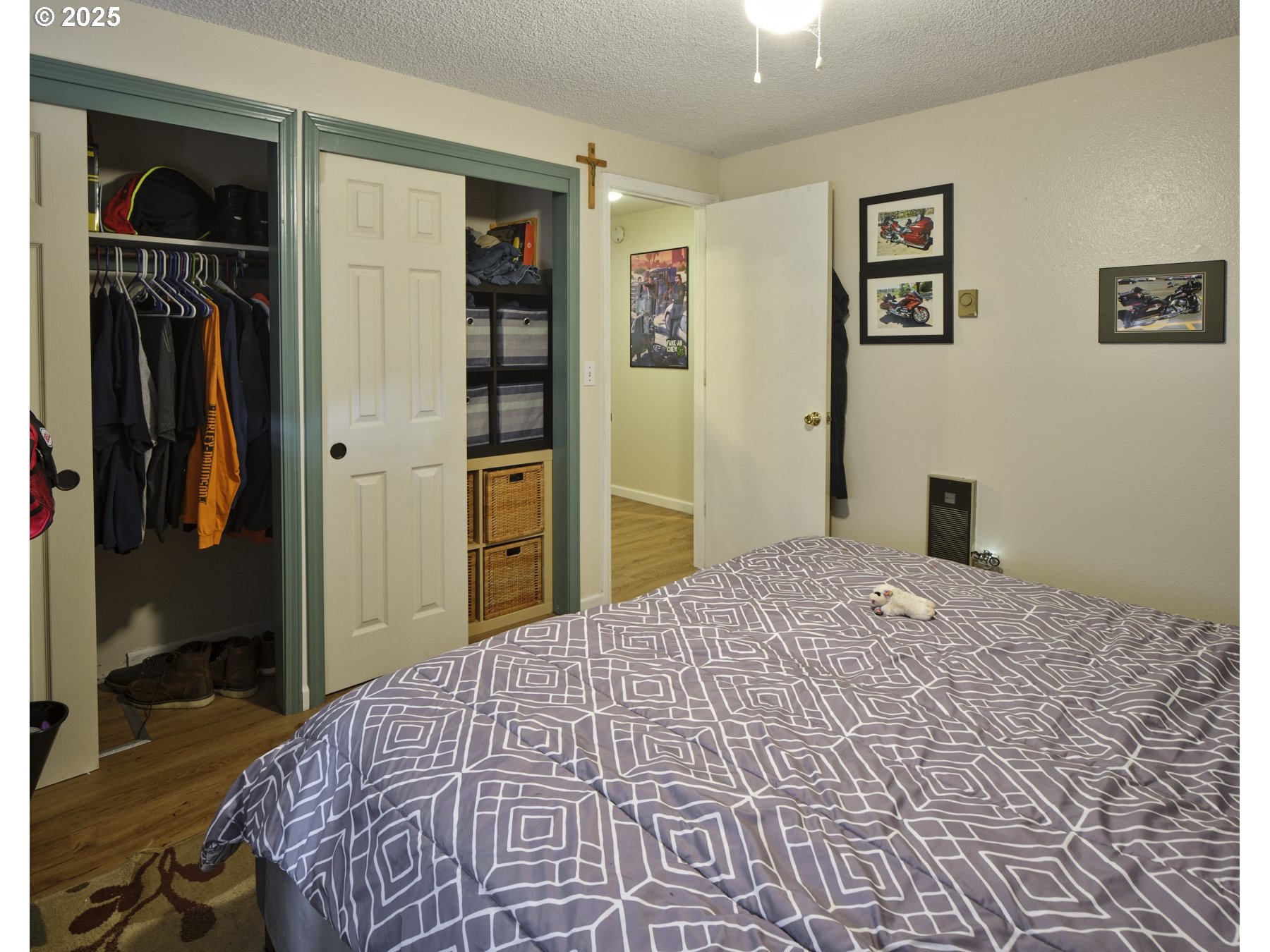 101 Ash Street Ridgefield, WA 98642 - Photo 10 of 15 a bedroom with a bed and a window