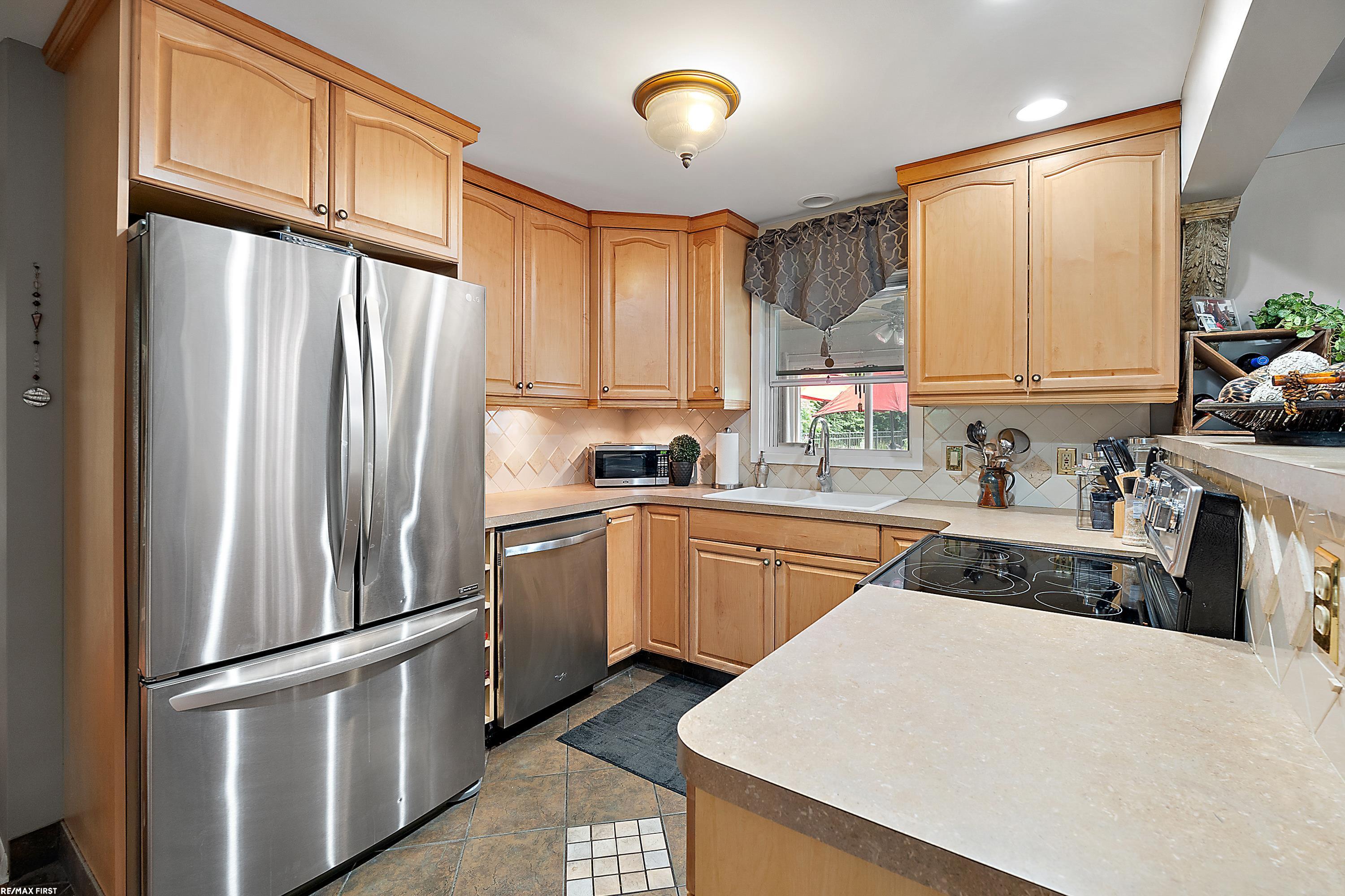 8240 Messmore Road Utica, MI 48317 - Photo 6 of 36 50119309-5.JPG