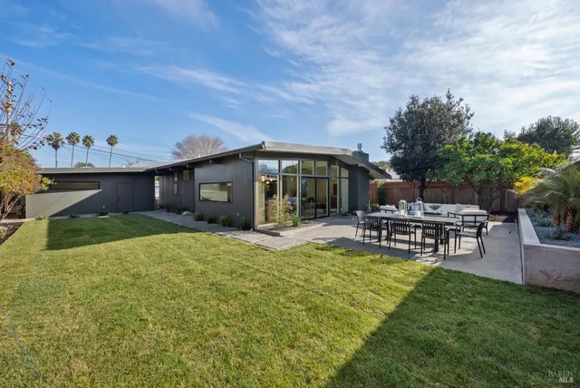 $1,795,000 | 319 Holly Drive, San Rafael, CA 94903
