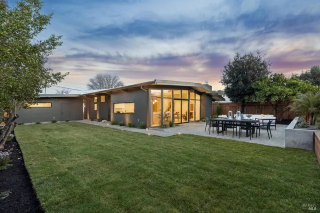 $1,795,000 | 319 Holly Drive, San Rafael, CA 94903