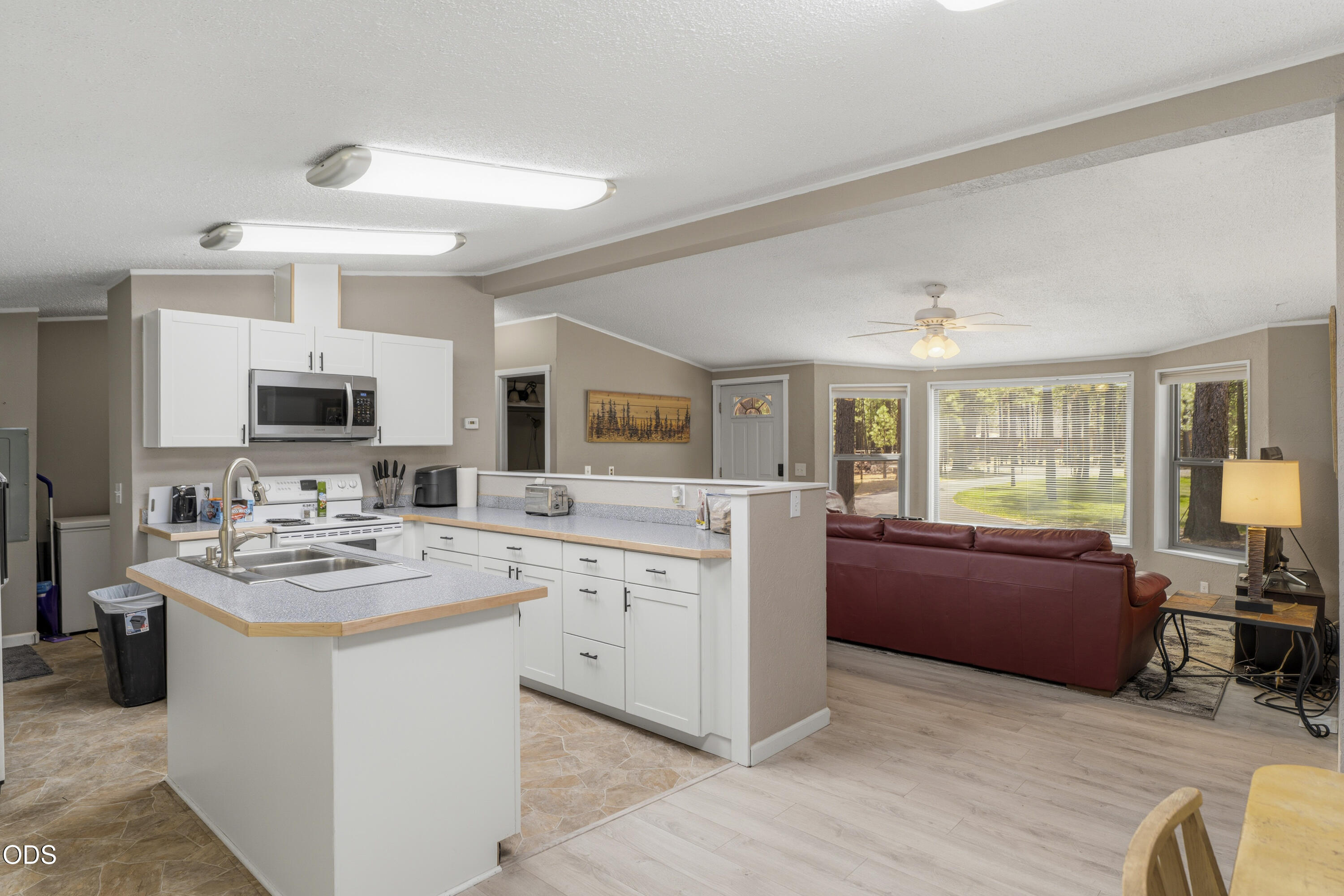 14870 Springwood Road La Pine, OR 97739 - Photo 8 of 49