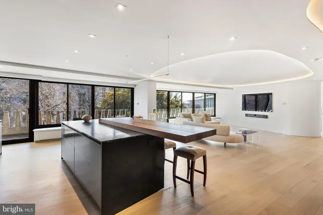 a close view of sink