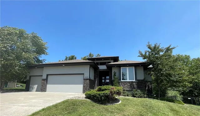 $775,000 | 4602 Northwest 71st Street, Kansas City, MO 64151