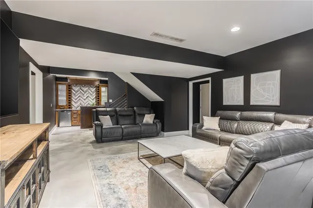 $775,000 | 4602 Northwest 71st Street, Kansas City, MO 64151