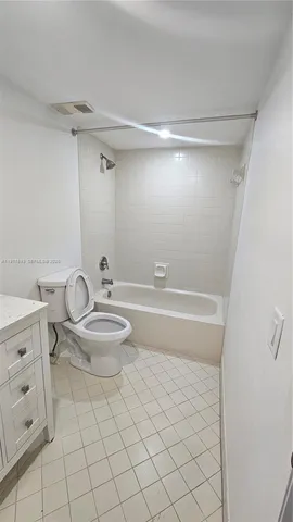 $2,225 | 105 Lake Emerald Drive, Unit 311, Oakland Park, FL 33309