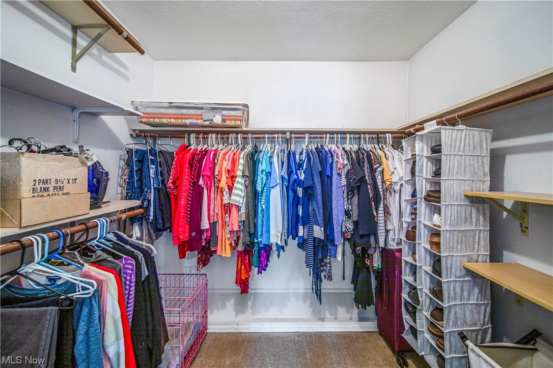 38892 Johnnycake Ridge Road Willoughby, OH 44094 - Photo 25 of 46 Master Walk-In Closet!