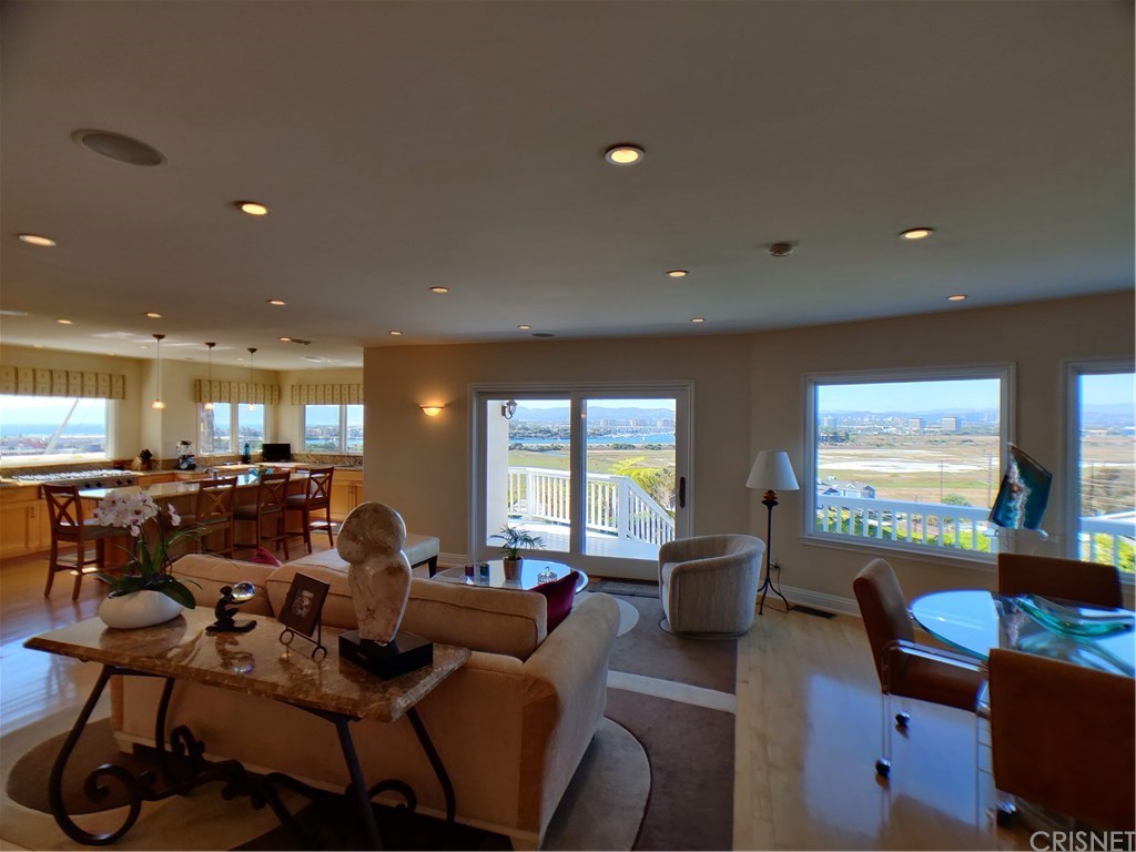 367 Fowling Street Playa del Rey, CA 90293 - Photo 13 of 63 Gallery Image 13