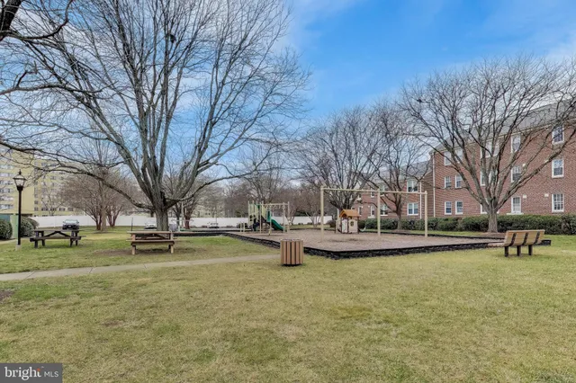 $309,000 | 6622 East Wakefield Drive, Unit B1, Alexandria, VA 22307