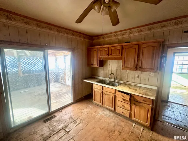 $19,900 | 979 North Prairie Street, Jacksonville, IL 62650