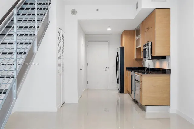 an entryway in a room