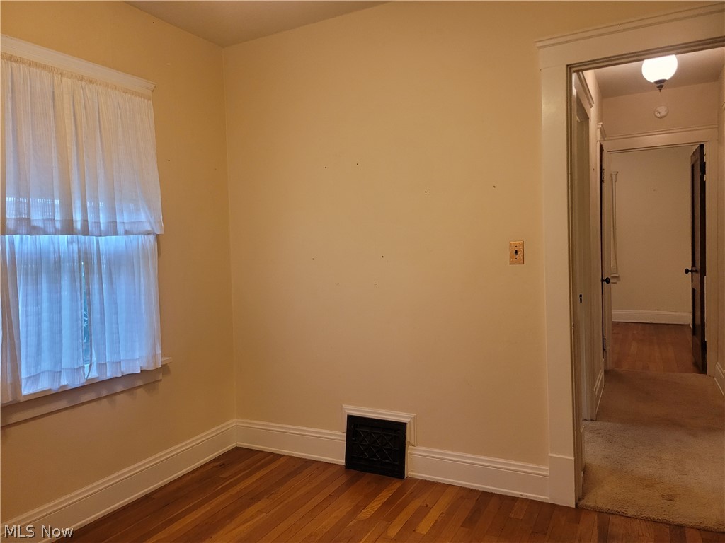 3953 Ardmore Road Cleveland Heights, OH 44121 - Photo 19 of 28 Both bedrooms have easy access to the main bath. (hardwood under all carpeting)