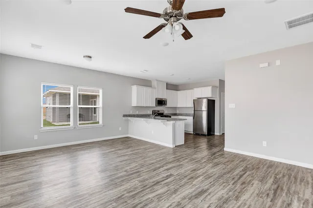 $1,800 | 126 County Road-5102C, Cleveland, TX 77327