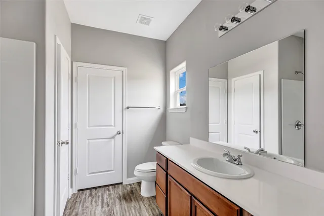 $1,800 | 126 County Road-5102C, Cleveland, TX 77327