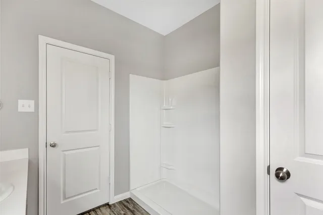 $1,800 | 126 County Road-5102C, Cleveland, TX 77327