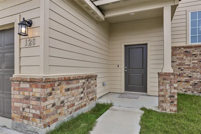 $1,800 | 126 County Road-5102C, Cleveland, TX 77327