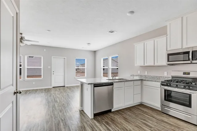 $1,800 | 126 County Road-5102C, Cleveland, TX 77327