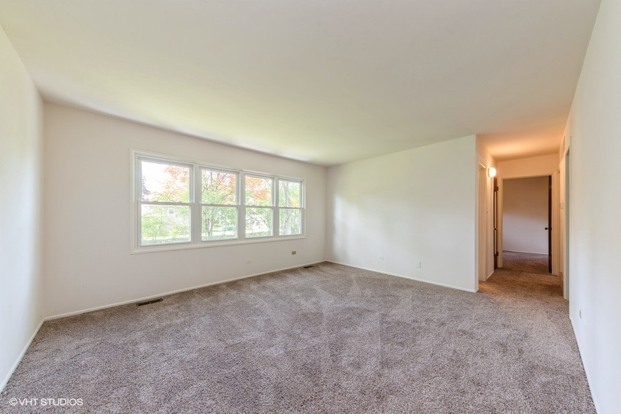 644 Raupp Boulevard Buffalo Grove, IL 60089 - Photo 3 of 23 an empty room with a empty space and windows