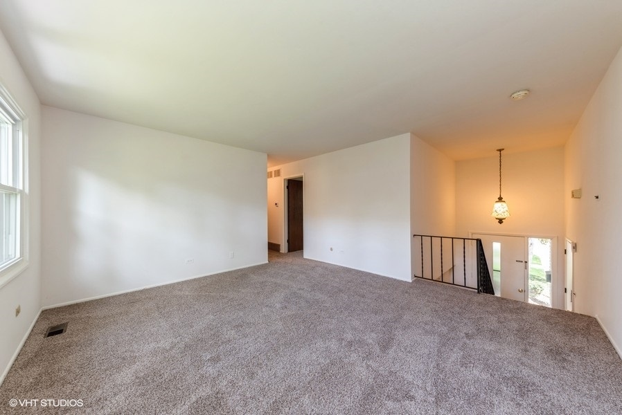 644 Raupp Boulevard Buffalo Grove, IL 60089 - Photo 4 of 23 a view of an empty room and window