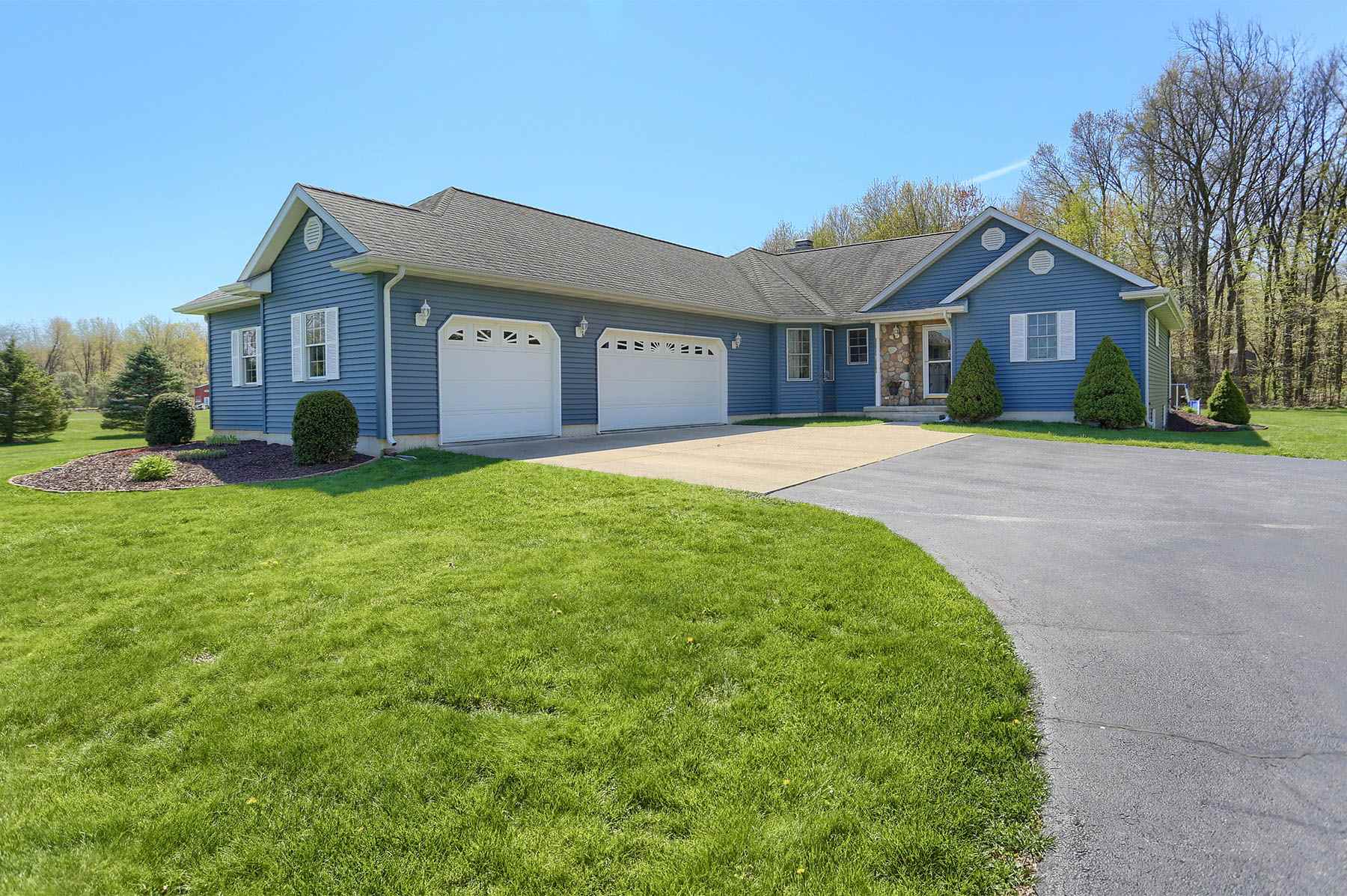 231 West Levi Lee Road Warsaw, IN 46582 - Photo 1 of 36 Gallery Image 1
